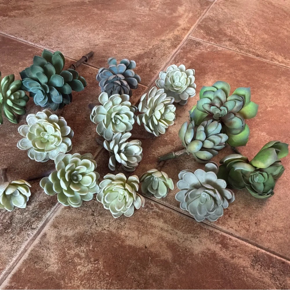 Lot- S-200…Artificial Succulents